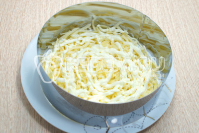 Змастити 2 ст.  ложками майонезу.