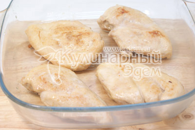 Викласти куряче філе у форму