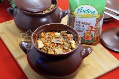 Гречка з грибами та куркою готова