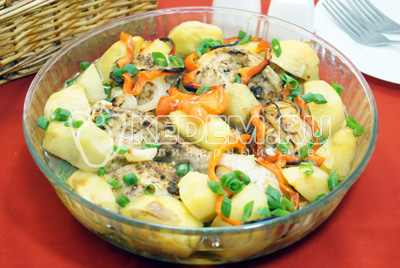 Курка шматочками в духовці з картоплею